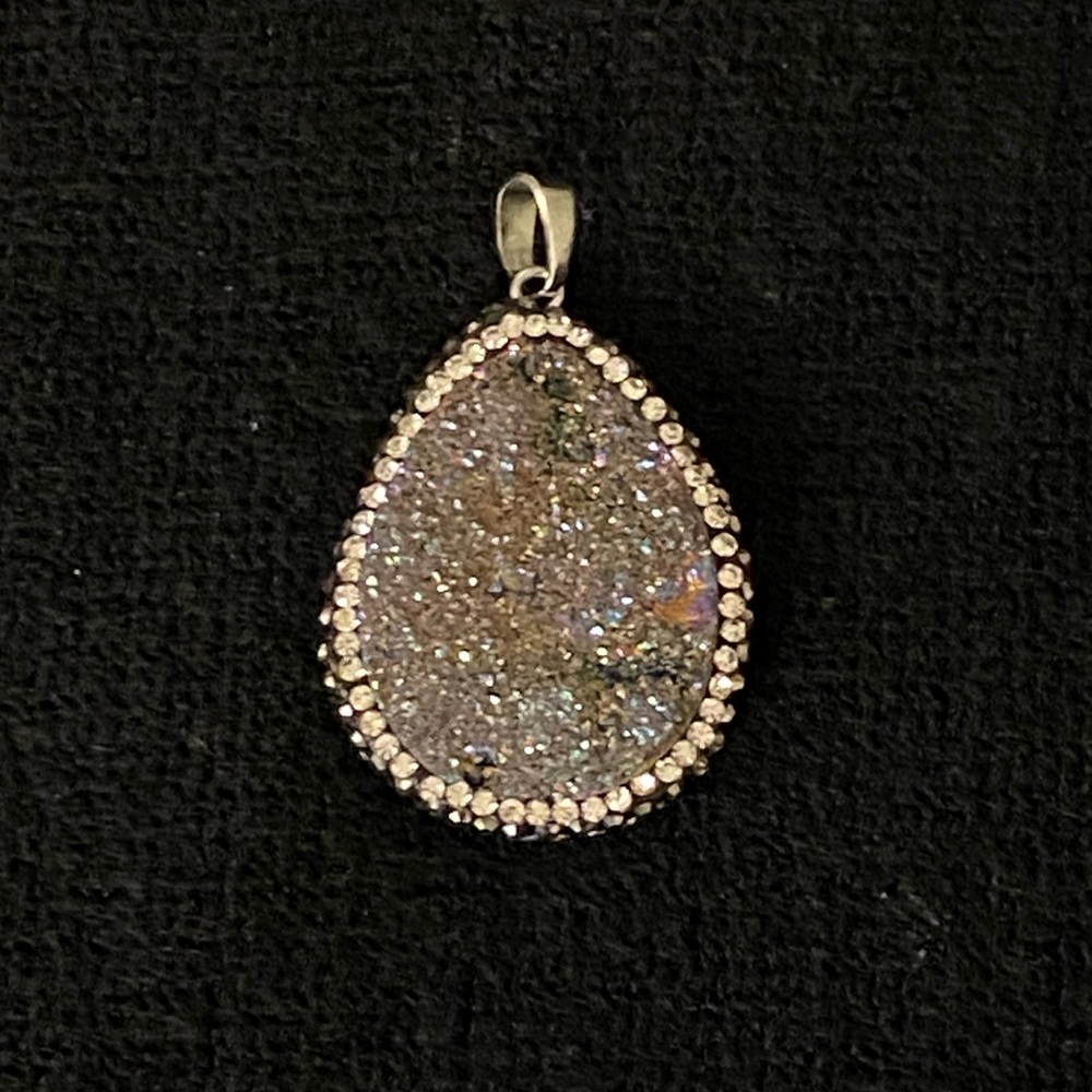 Necklace charm in faux stone and silver